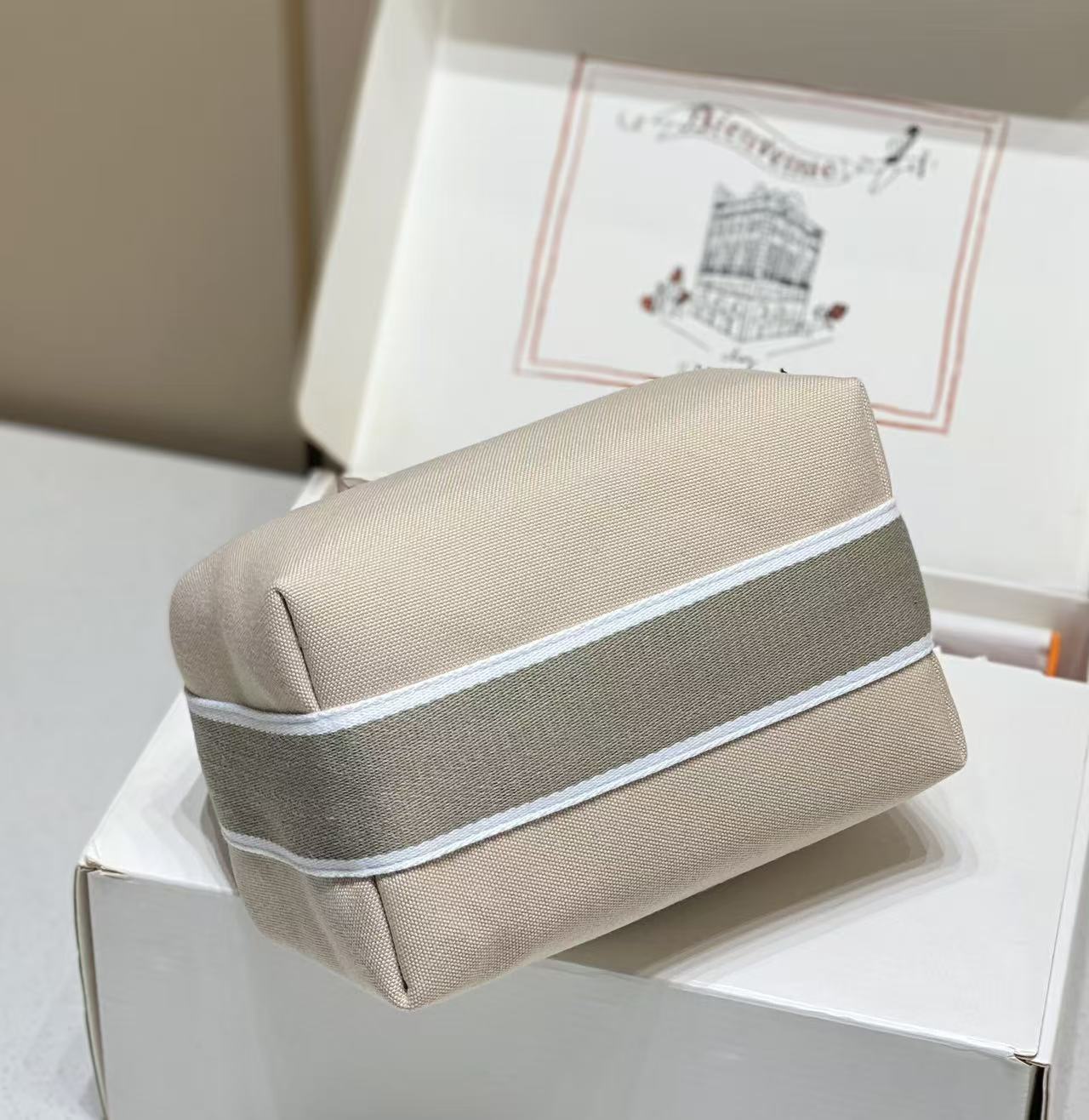 HM 26s Bride-a-Brac Case Beige Natural Cotton Canvas
