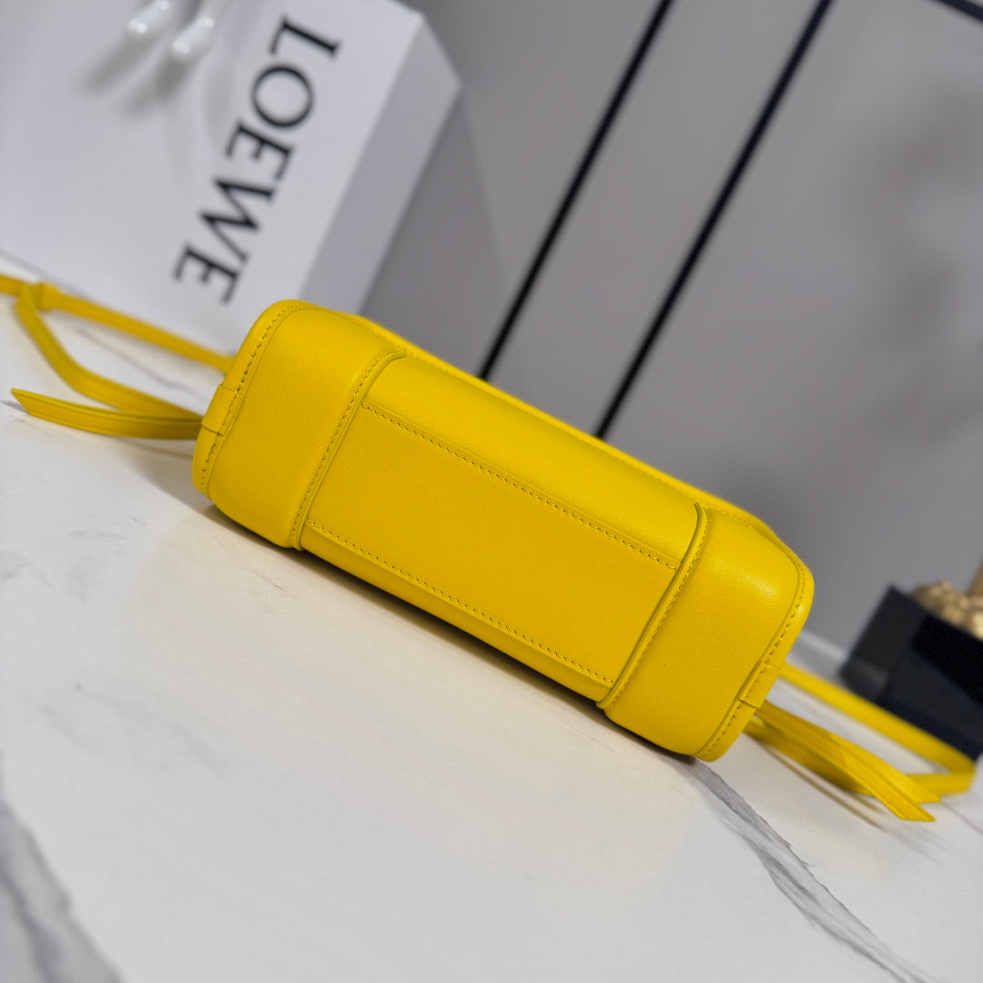 Loewe 2026 Amazona 180 Bag 20cm Yellow Soft Calfskin 289384