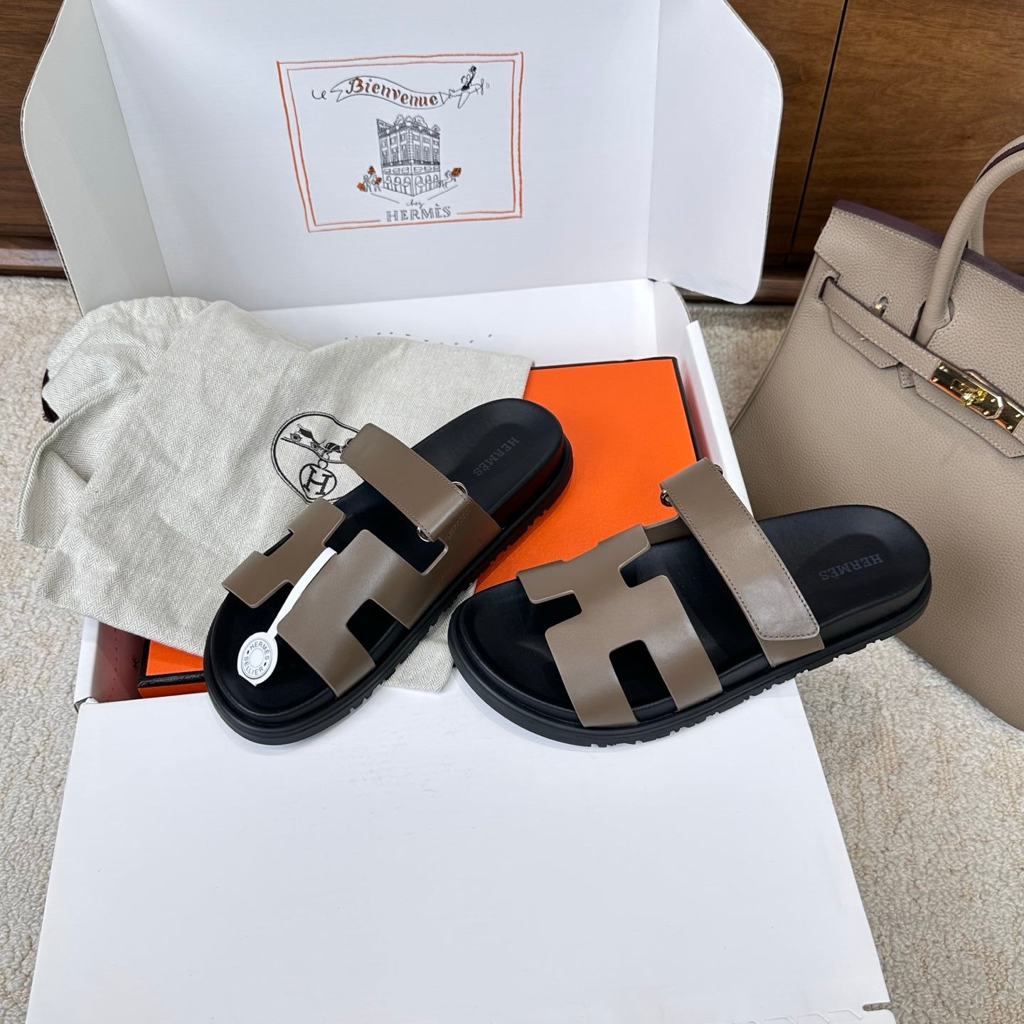 HM Chypre Sandal Taupe Black Leather 862406