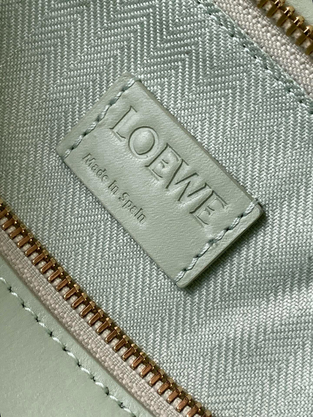 Loewe Puzzle Bag 24cm Light Mint Green Soft Nappa Calfskin
