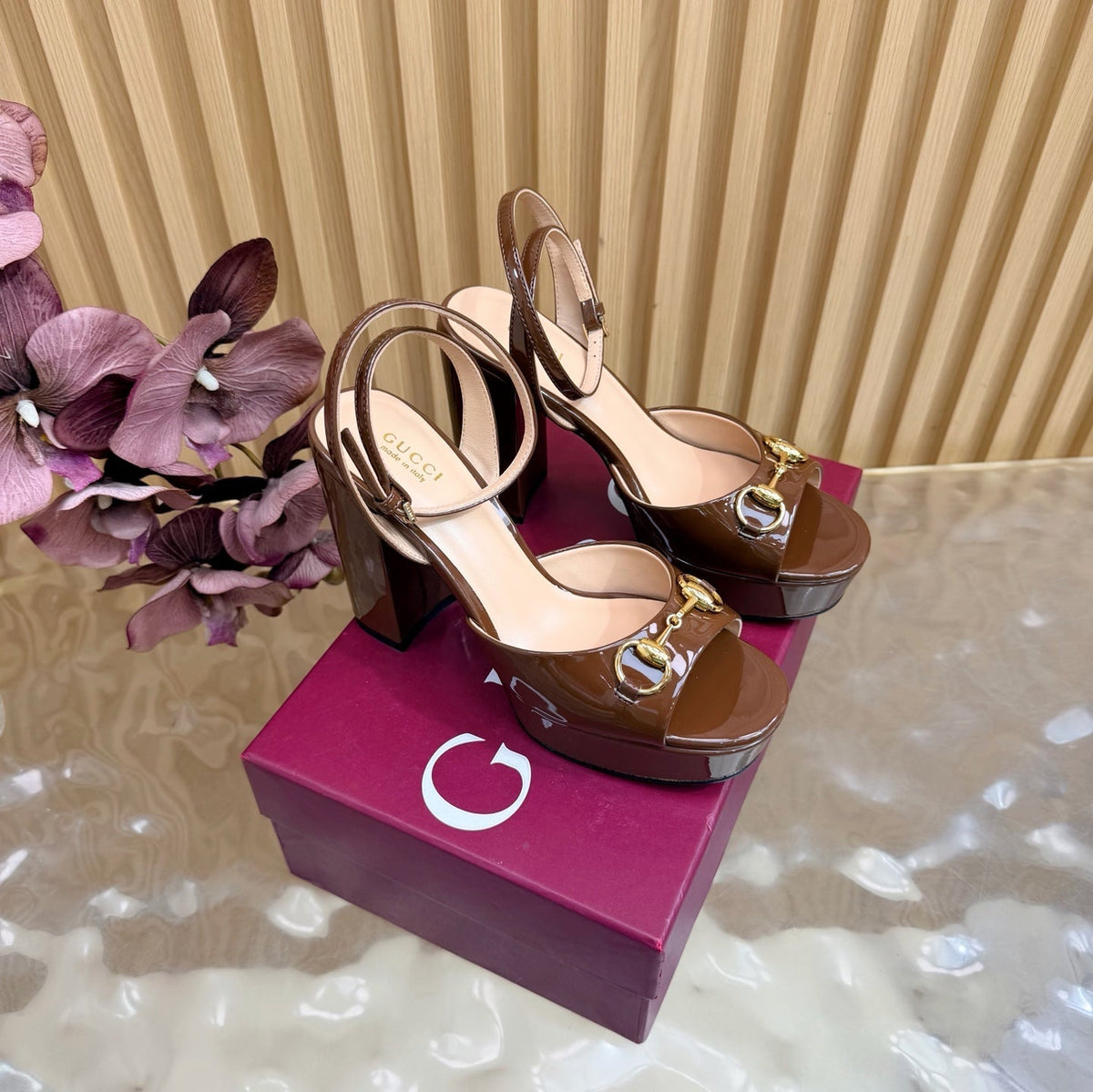 GG 26s Horsebit Platform Sandals 11cm Brown Patent Leather 886500