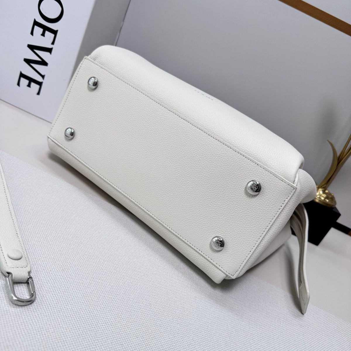 Loewe Madrid Bag 33cm White Grain Cowhide