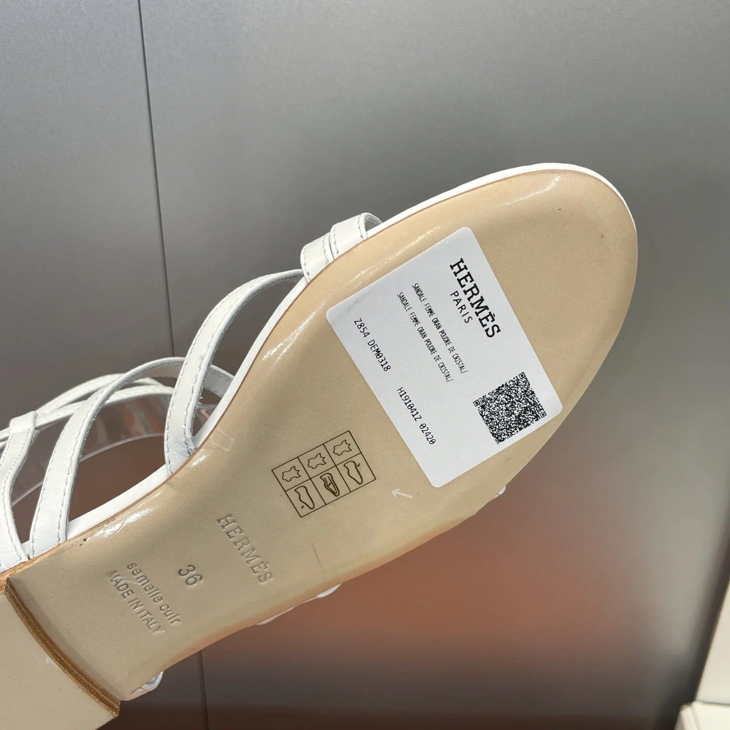 HM 26ss Kelly Sliver Buckle Sandals White Calfskin 607160