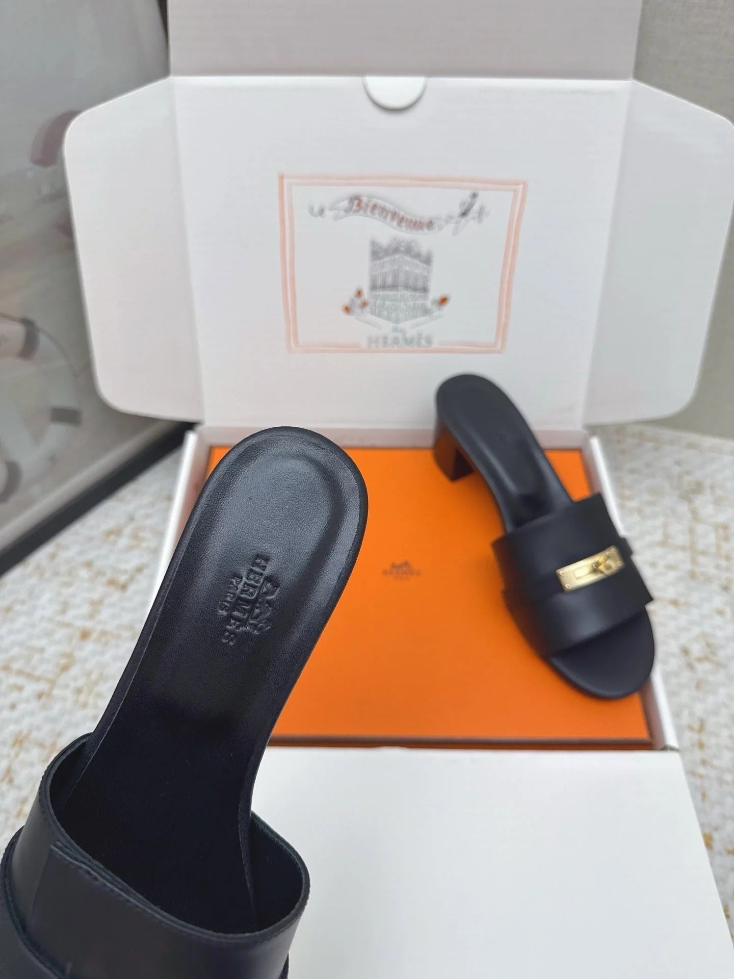 HM 26ss Oasis Sandals 50 Black Sheepskin Gold Buckle 625161