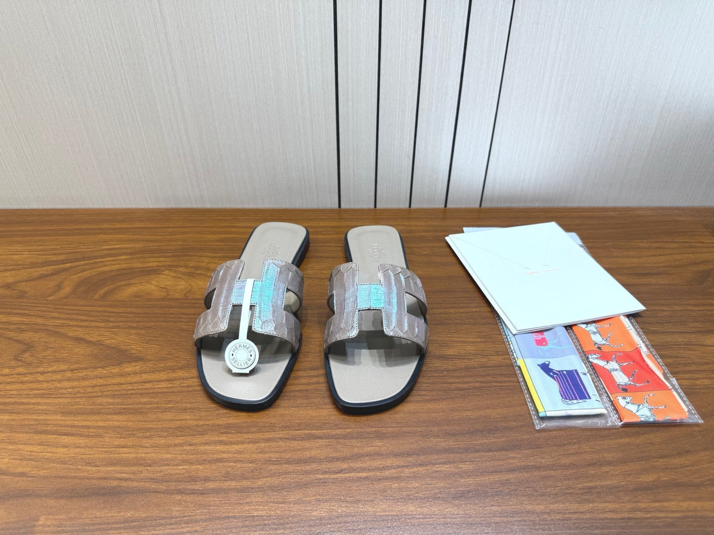 HM Sandal Silver Gray in Snakeskin 788518