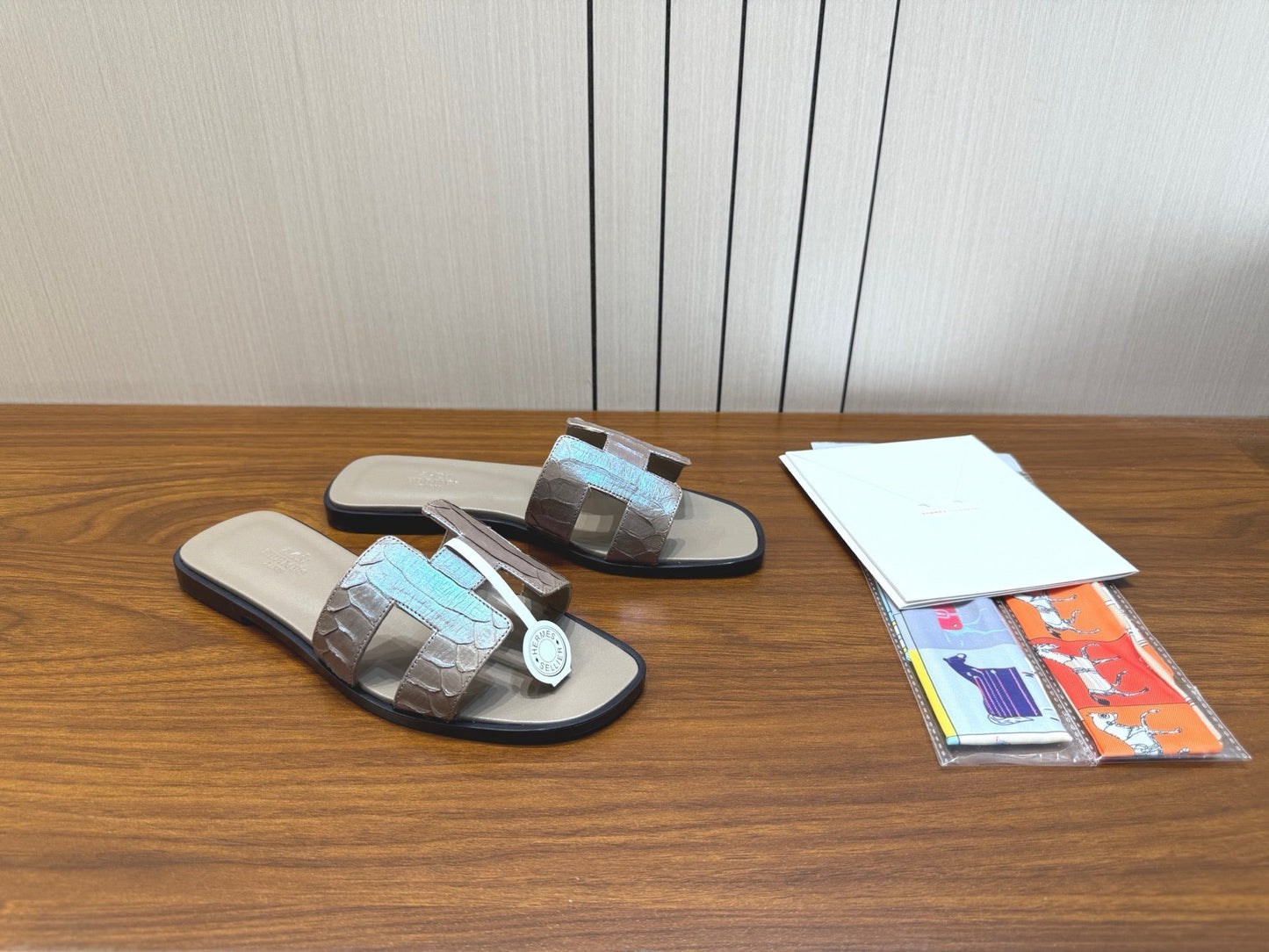 HM Sandal Silver Gray in Snakeskin 788518
