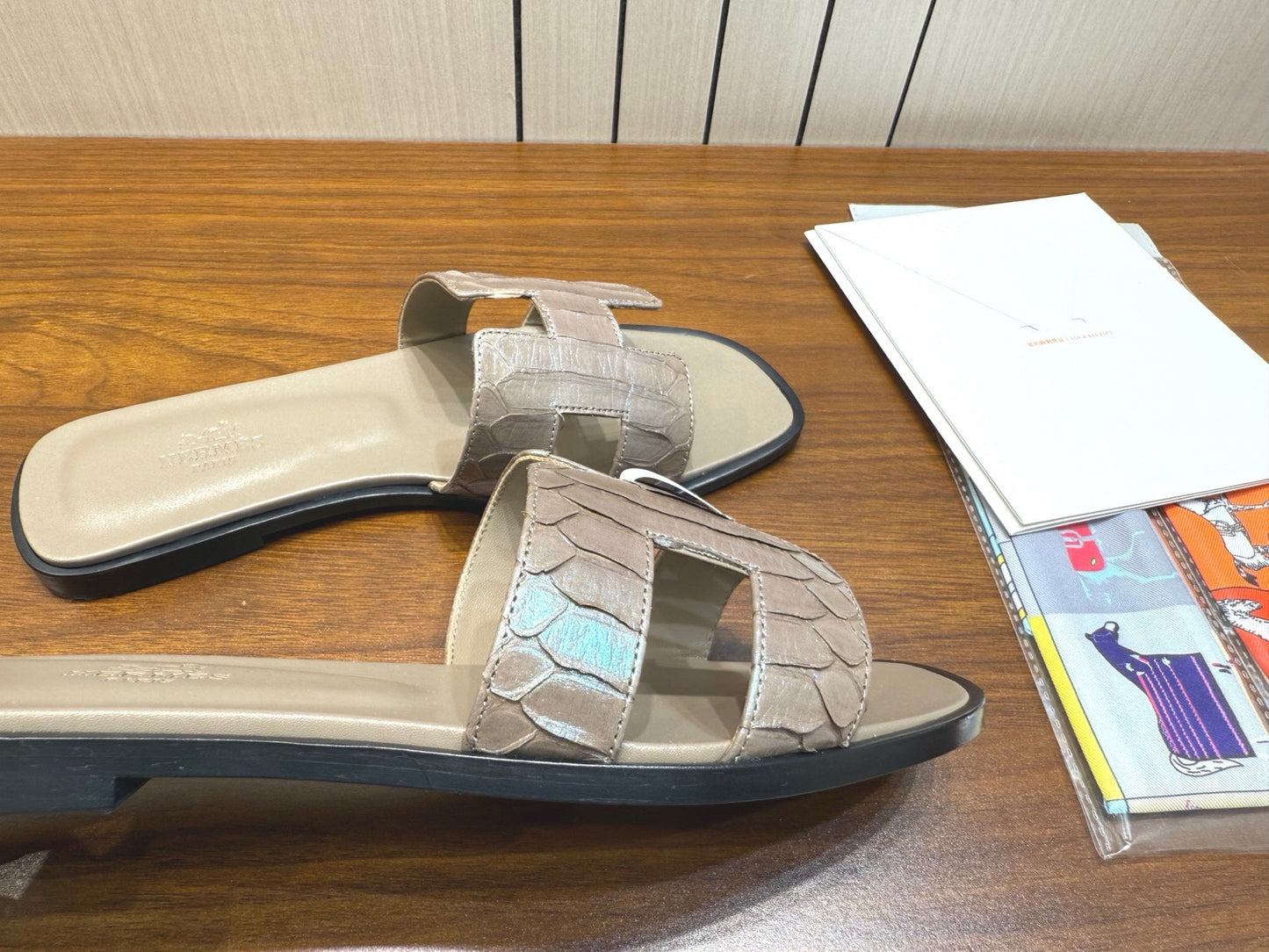 HM Sandal Silver Gray in Snakeskin 788518