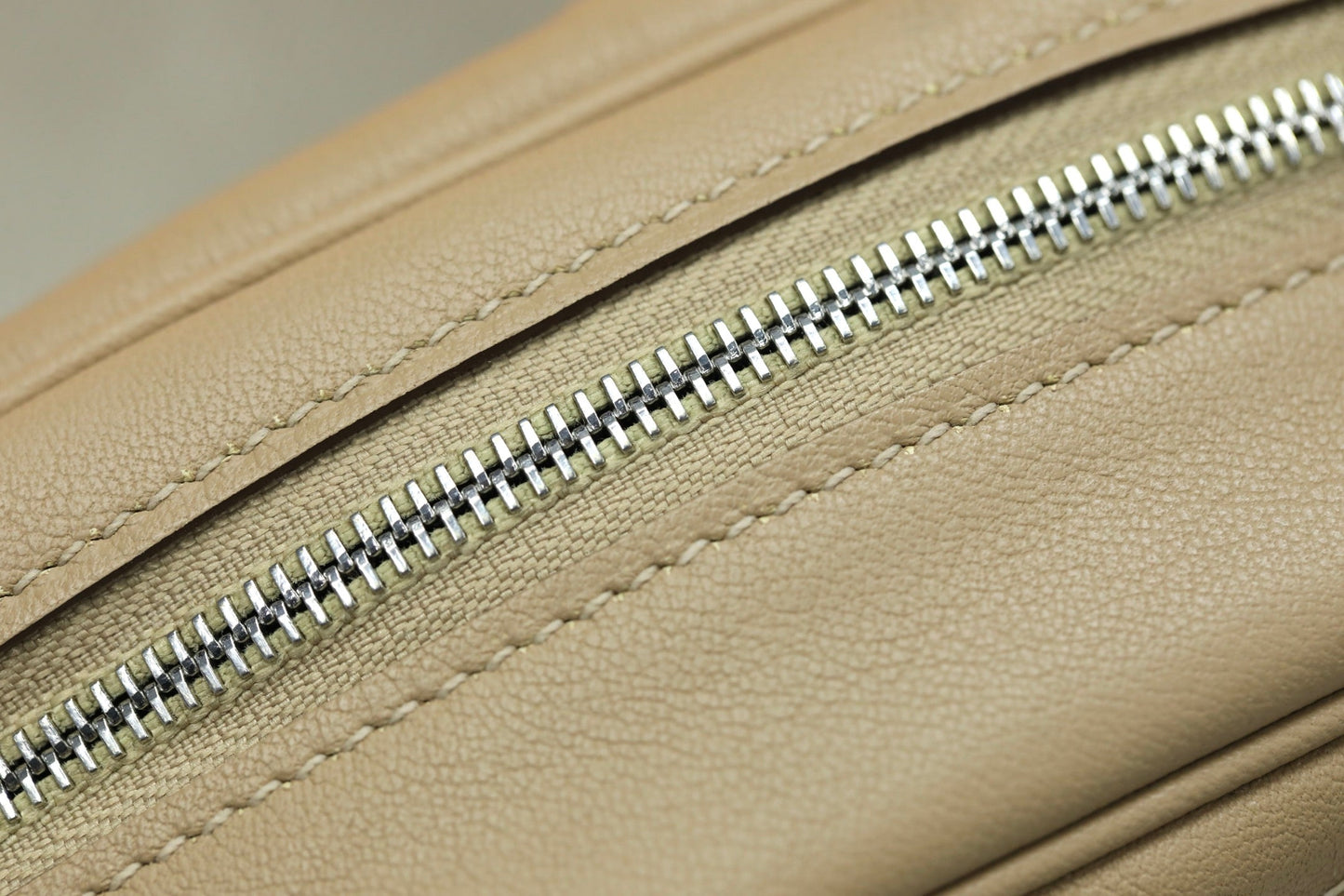 HM In-the-Loop Belt 19CM Bag Beige Swift