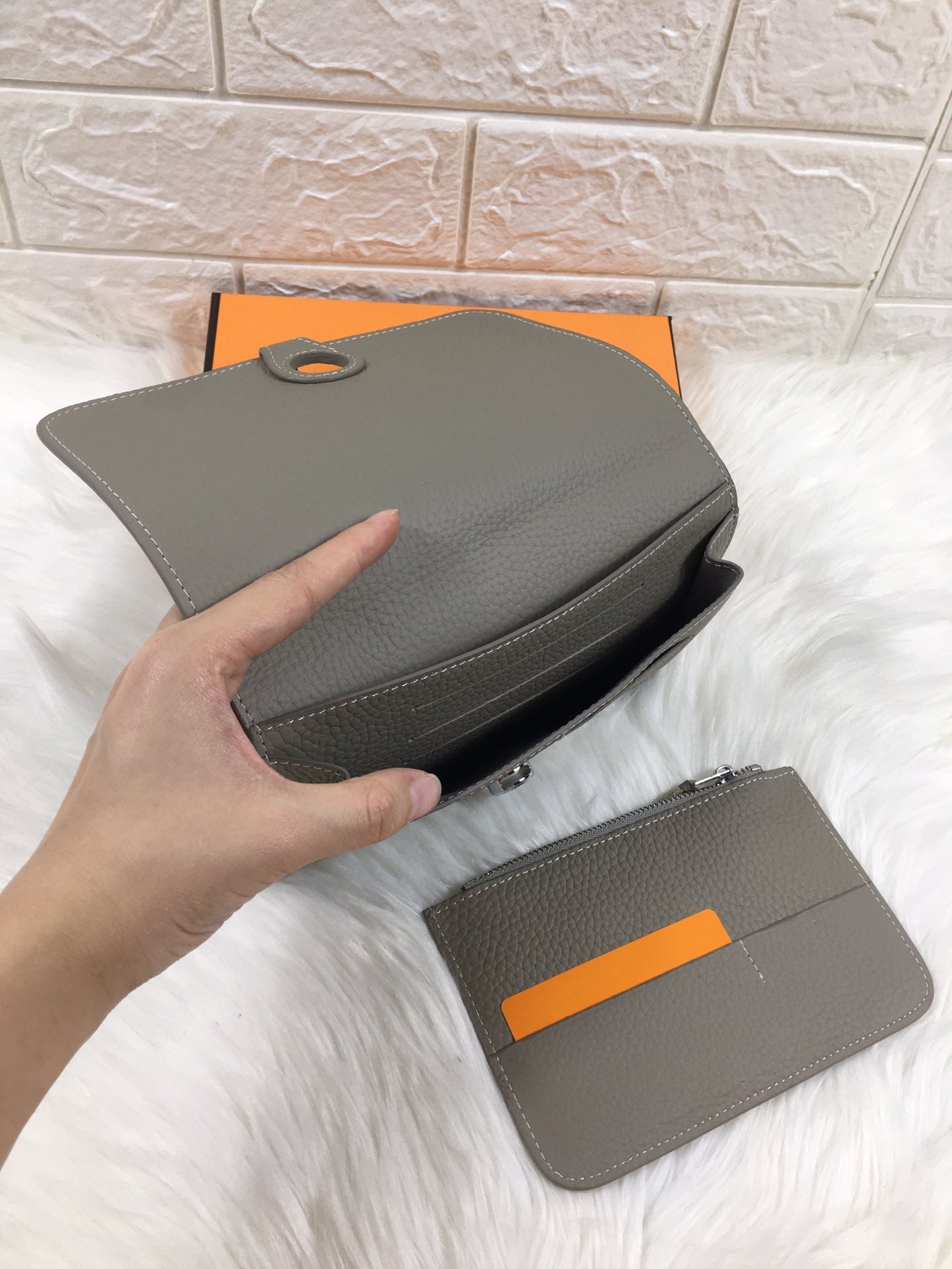 HM Dogon Wallet 20 Taupe Grained Calfskin