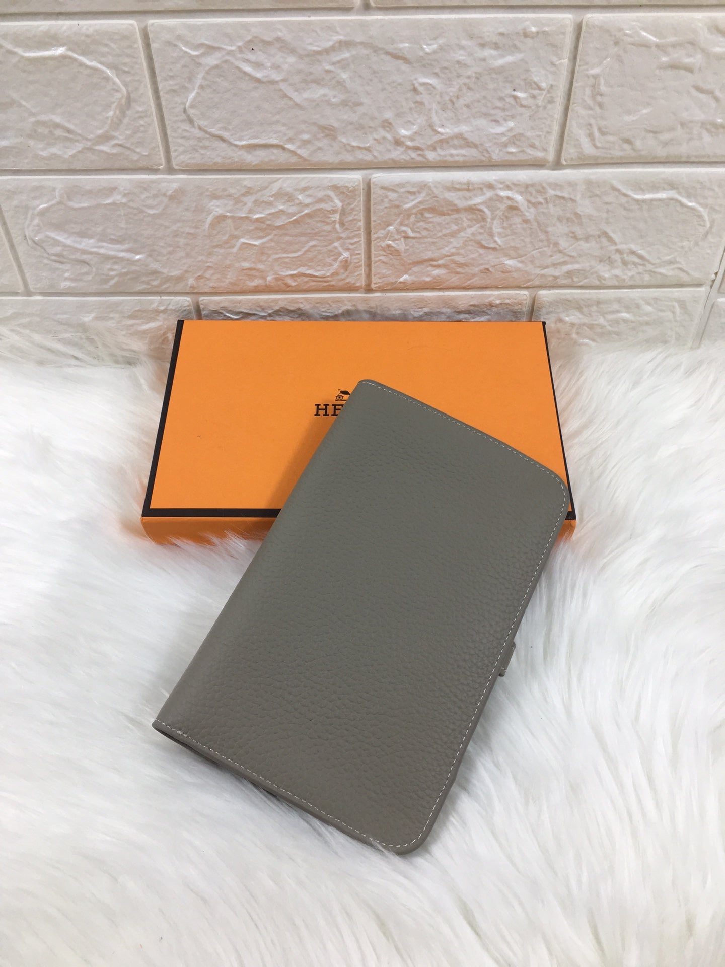 HM Dogon Wallet 20 Taupe Grained Calfskin