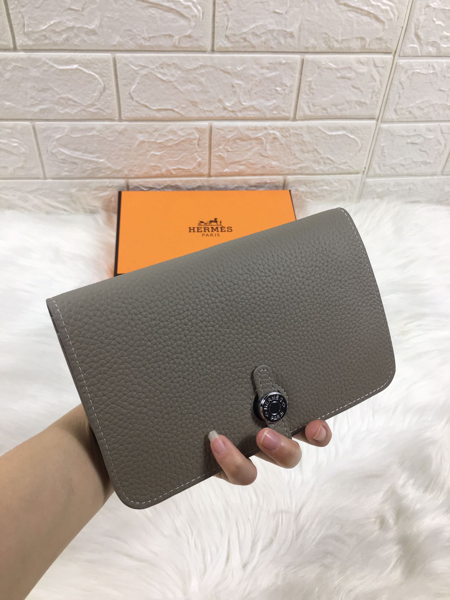 HM Dogon Wallet 20 Taupe Grained Calfskin