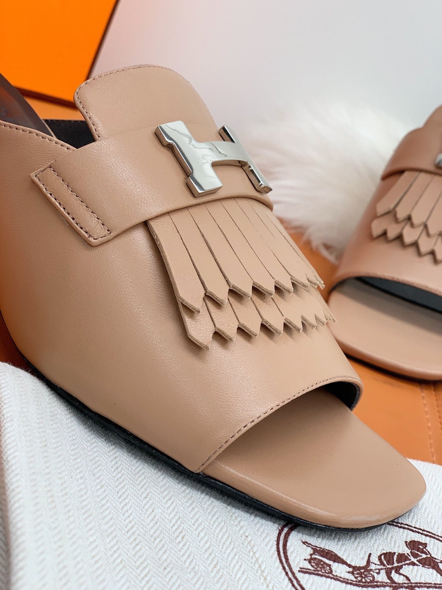 HM Alma Sandals 45mm Beige Black Cowhide 546342