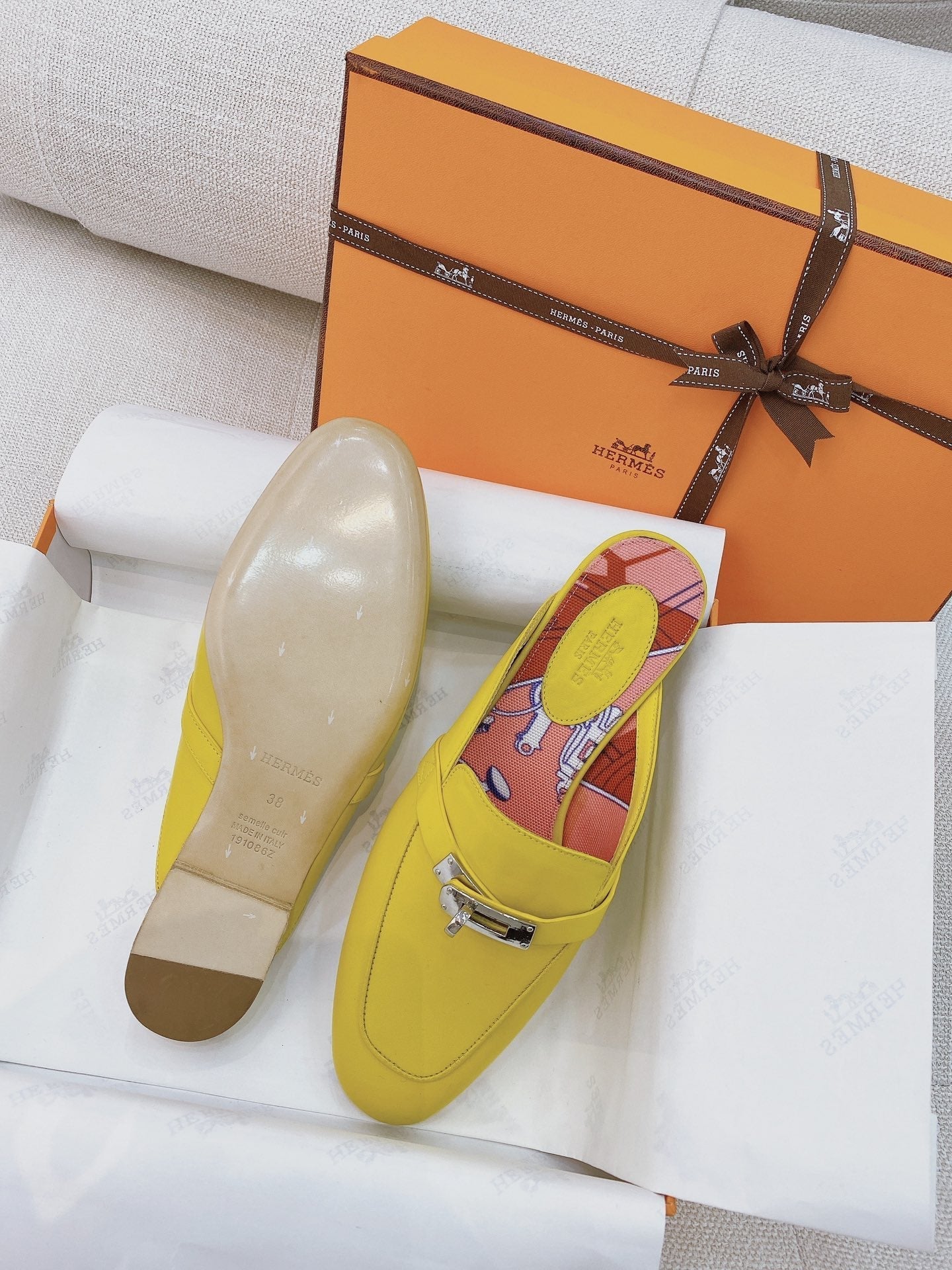 HM Oz Mule Yellow Cowhide 348086