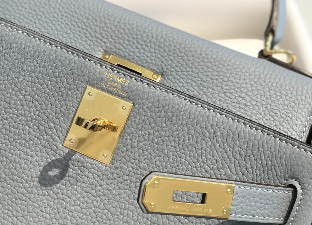 HM KELLY 25CM LINEN BLUE TOGO GOLD HARDWARE