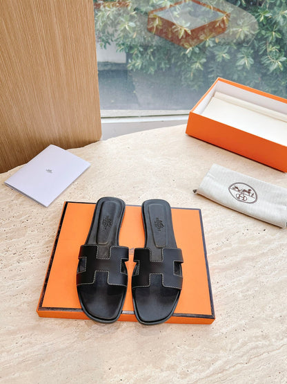 HM 25 Oran Sandal Black Calfskin