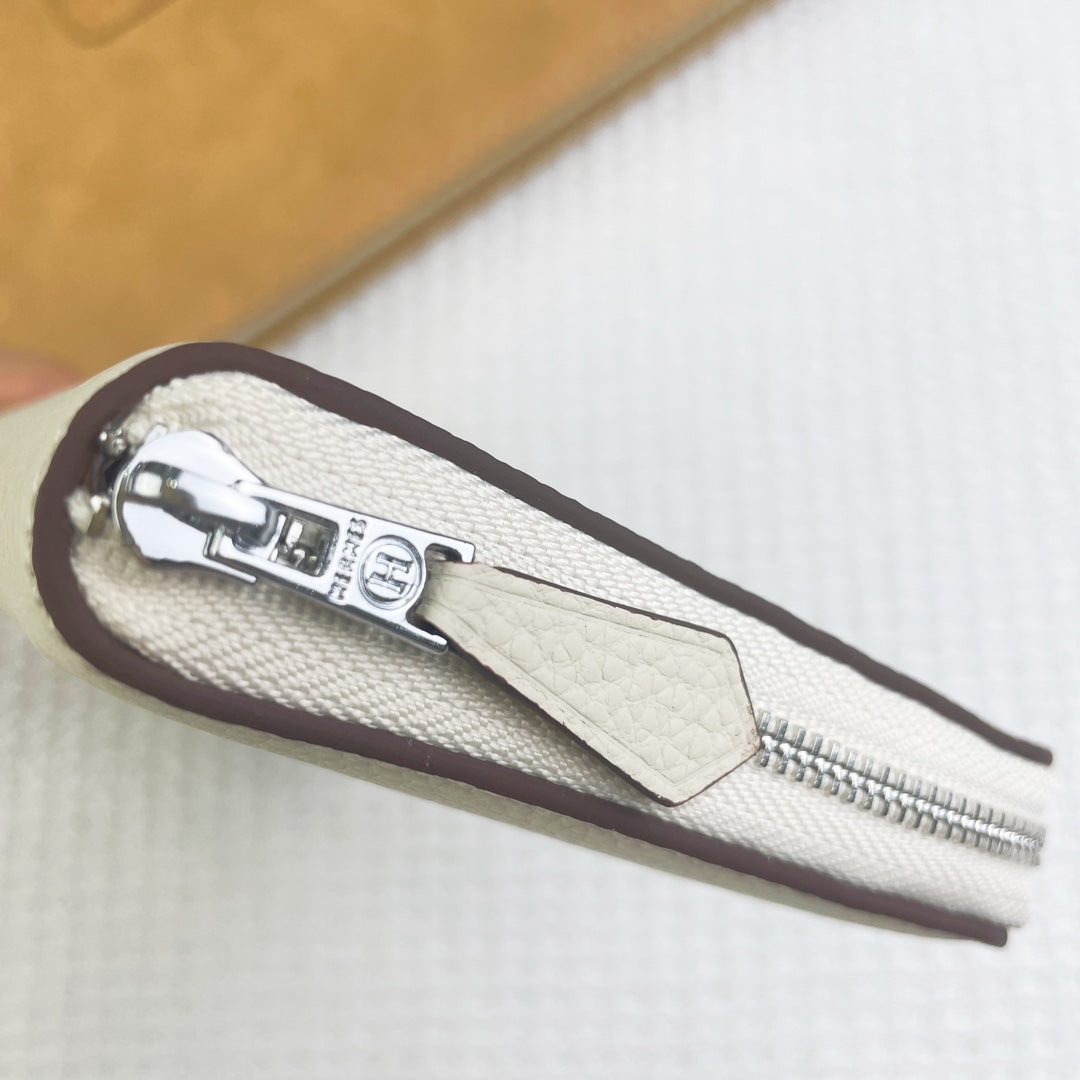 HM Silk'in Holed Classic Wallet 20 Cream Grained Calfskin
