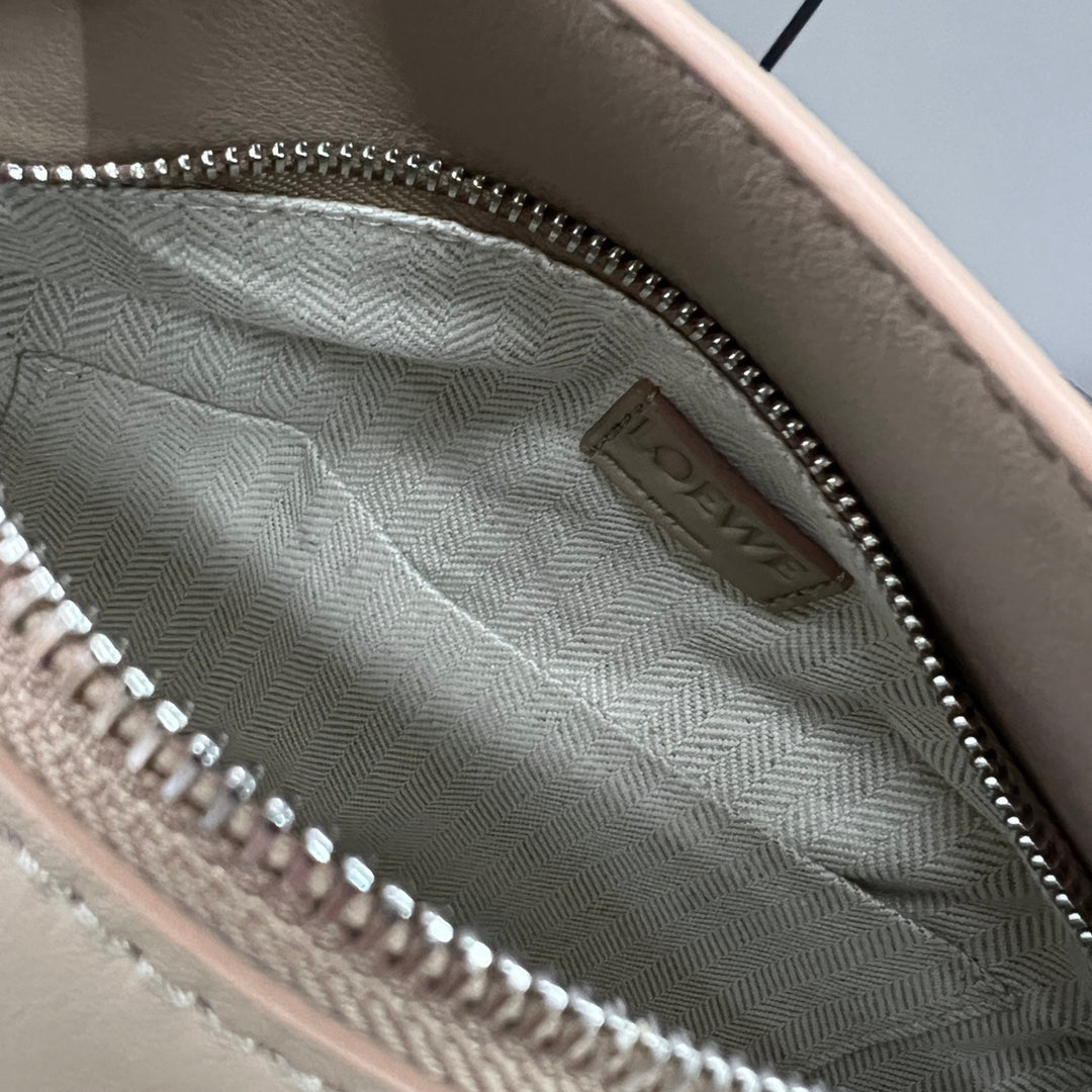 Loewe Puzzle Waist Bag 24 Sand Cowhide