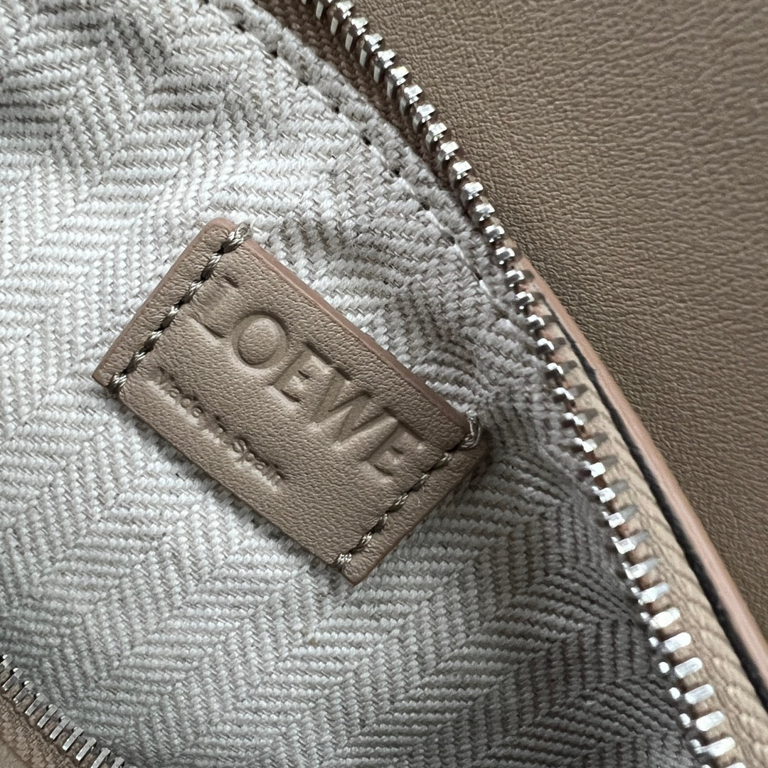 Loewe Puzzle Waist Bag 18 Sand Cowhide