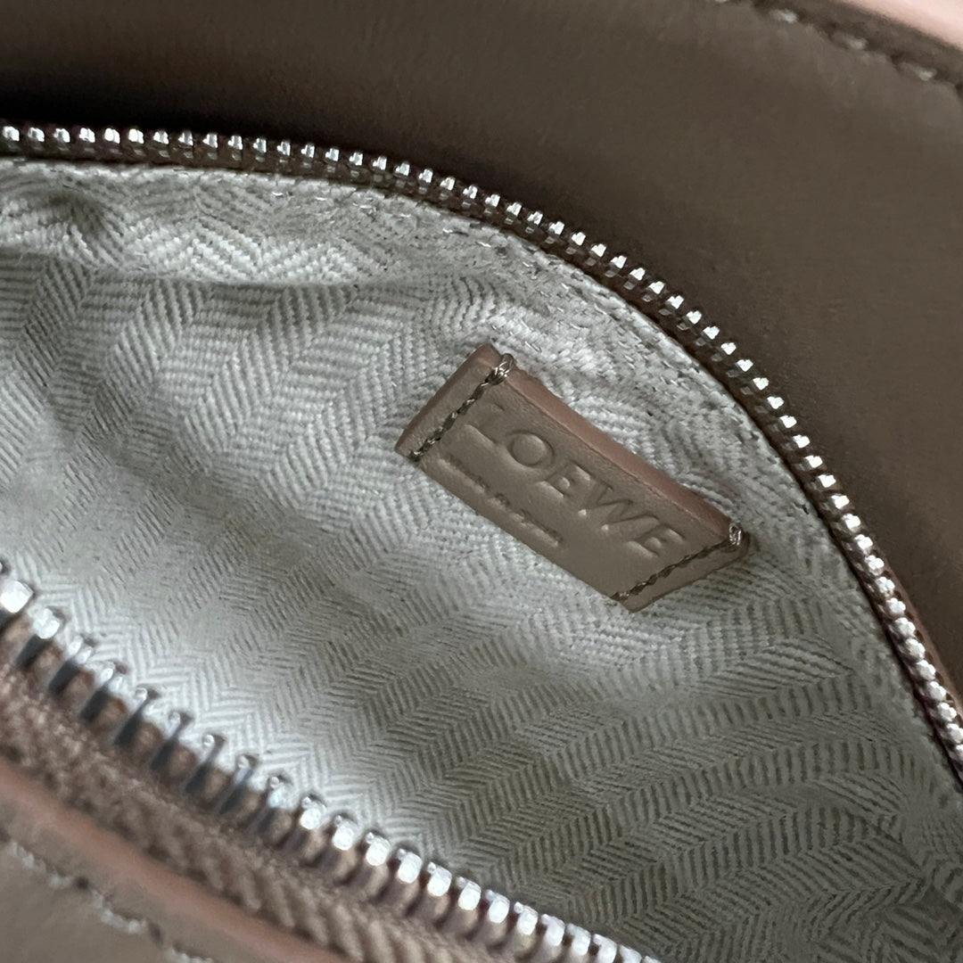 Loewe Puzzle Waist Bag 18 Sand Cowhide