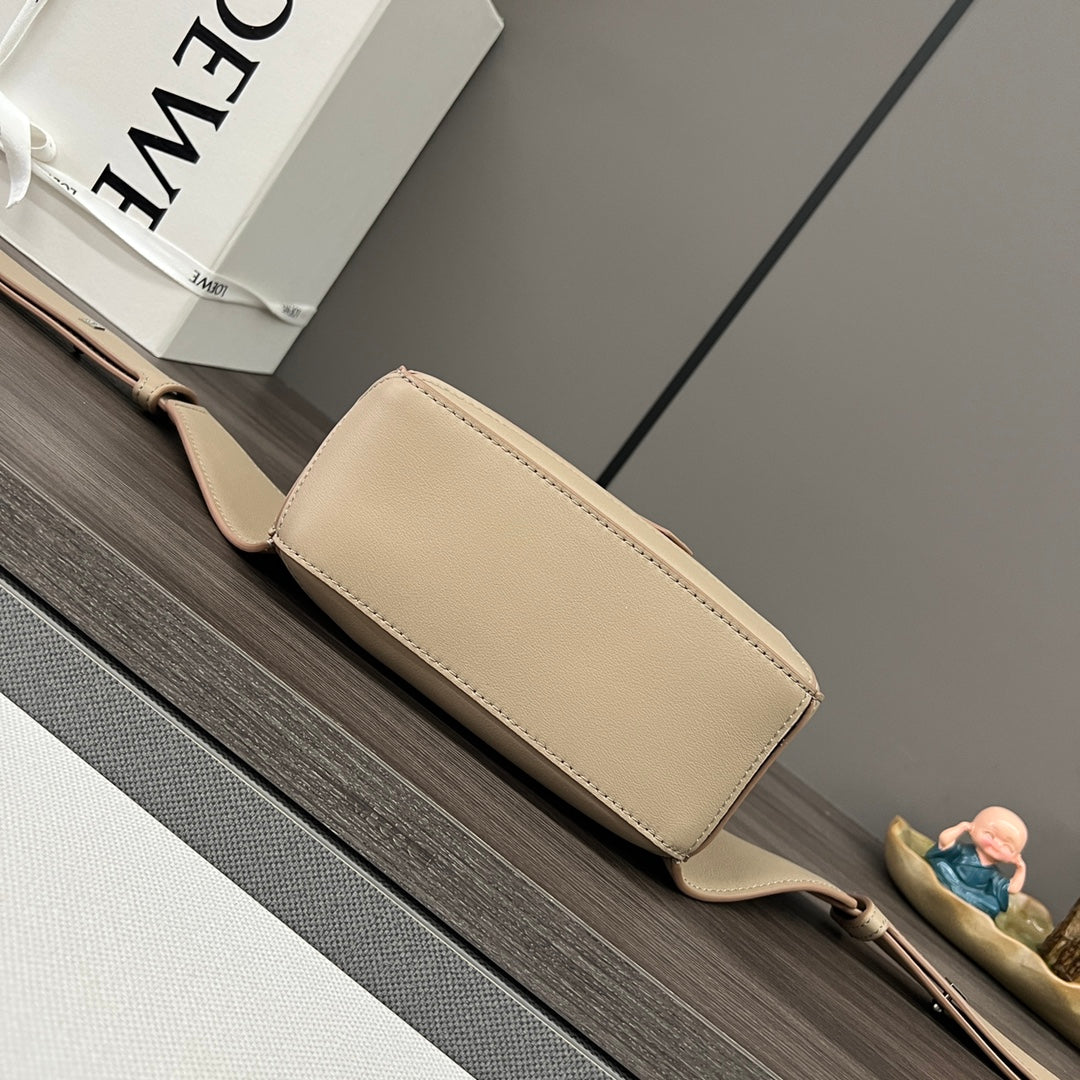 Loewe Puzzle Waist Bag 18 Sand Cowhide