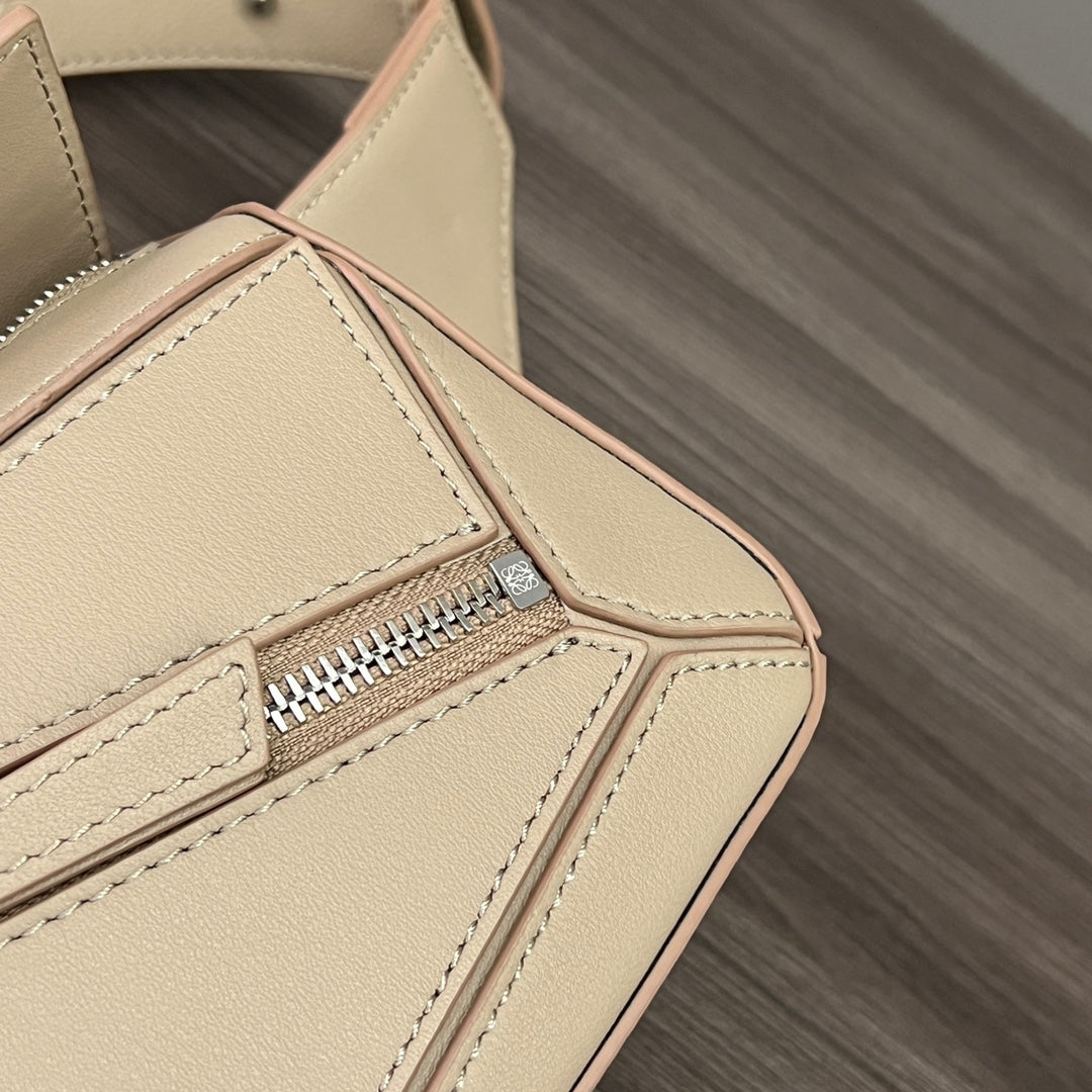 Loewe Puzzle Waist Bag 18 Sand Cowhide