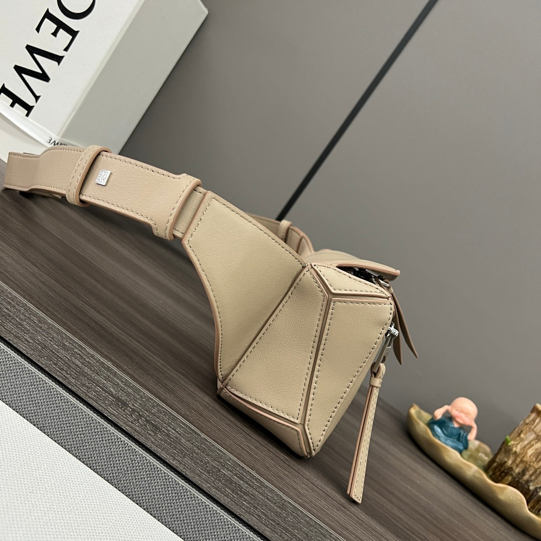 Loewe Puzzle Waist Bag 18 Sand Cowhide