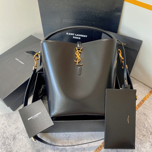 le 37 20cm black shiny calfskin
