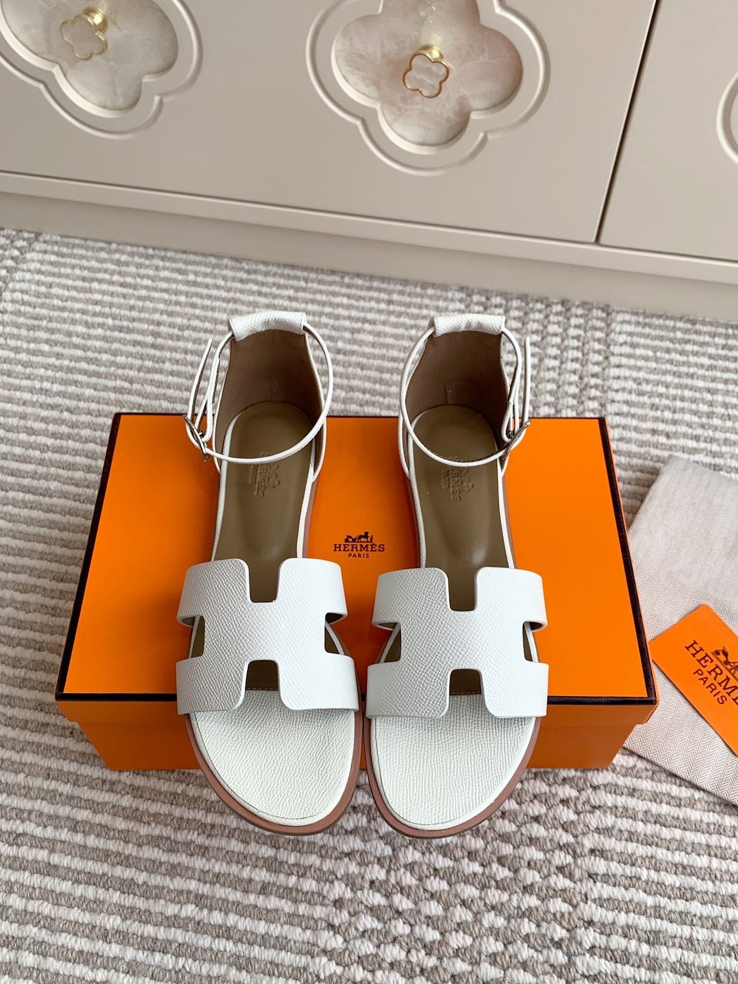 HM 25 Santorini White Epsom Leather Etoupe Calfskin
