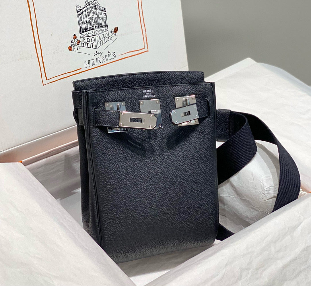 HM HAC A DOS PM 26CM BLACK TOGO LEATHER SILVER HARDWARE