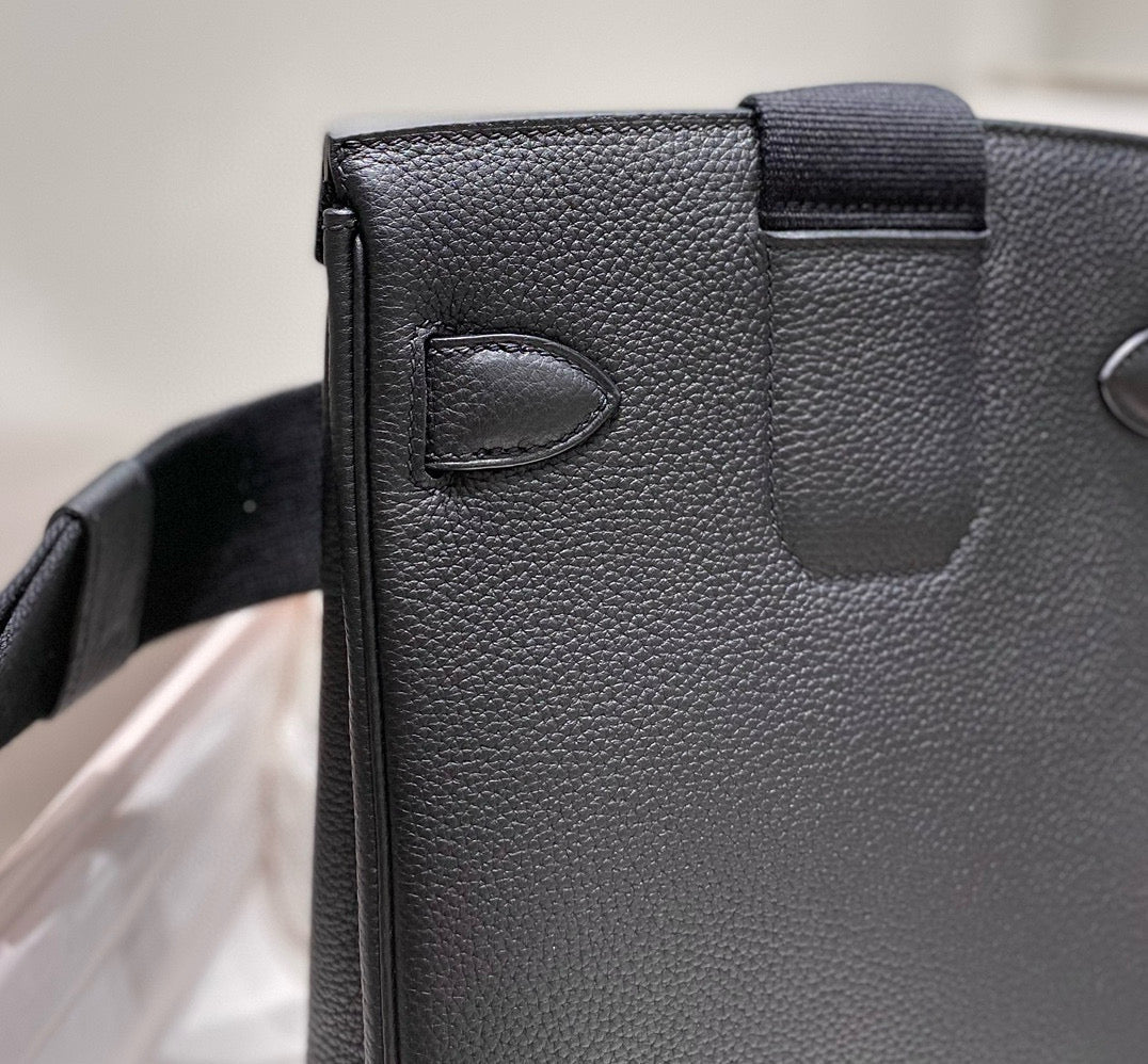 HM HAC A DOS PM 26CM BLACK TOGO LEATHER SILVER HARDWARE
