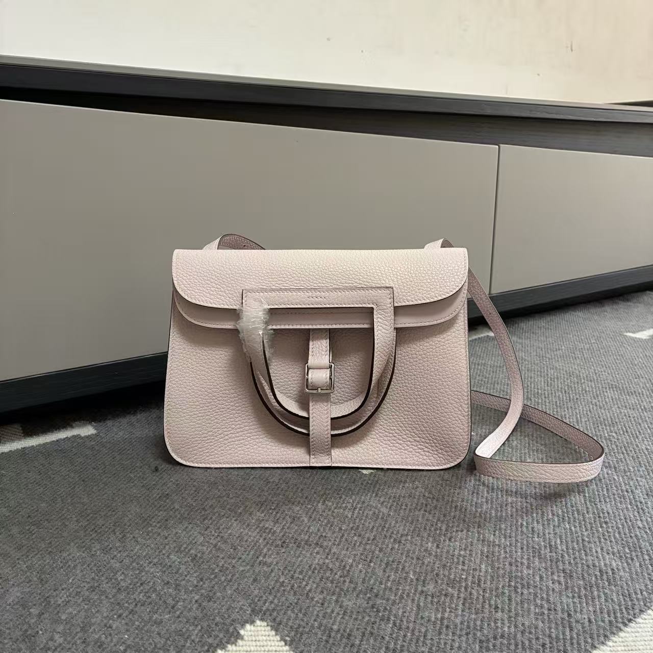 HM Halzan 25 Bag Muted Pink Taurillon Leather