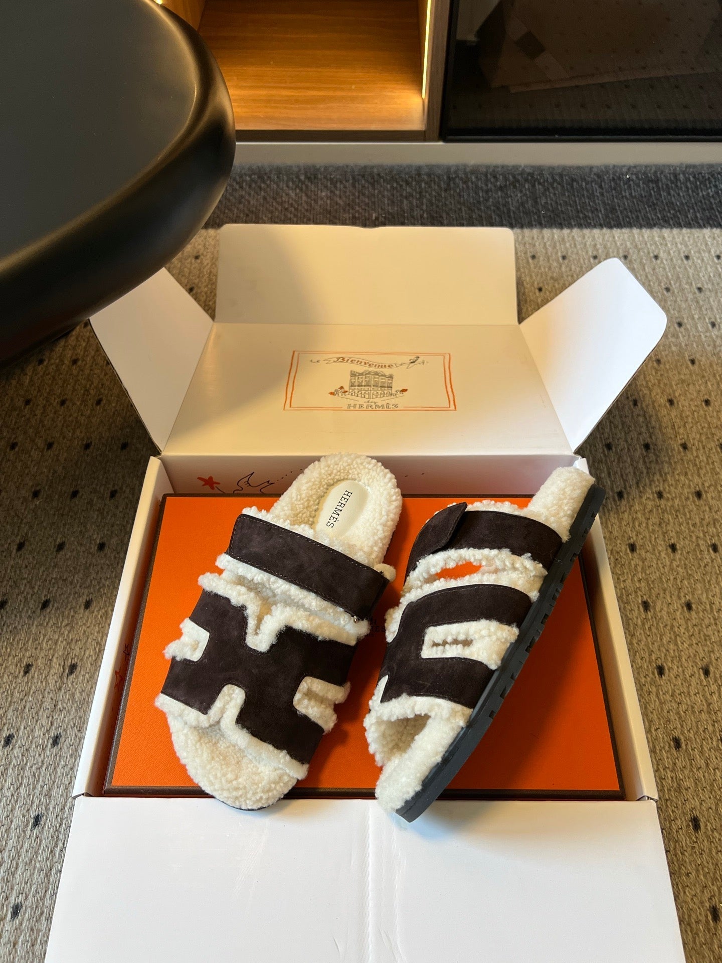 HM Chypre Sandal Brown White Shearing Leather
