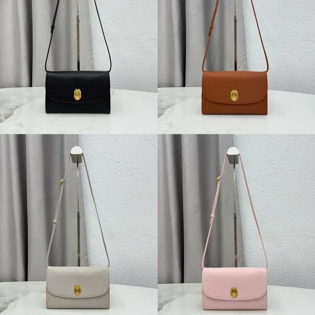 Dior 2026 Medaillon Envelope Bag 20.5cm Calfskin 158554