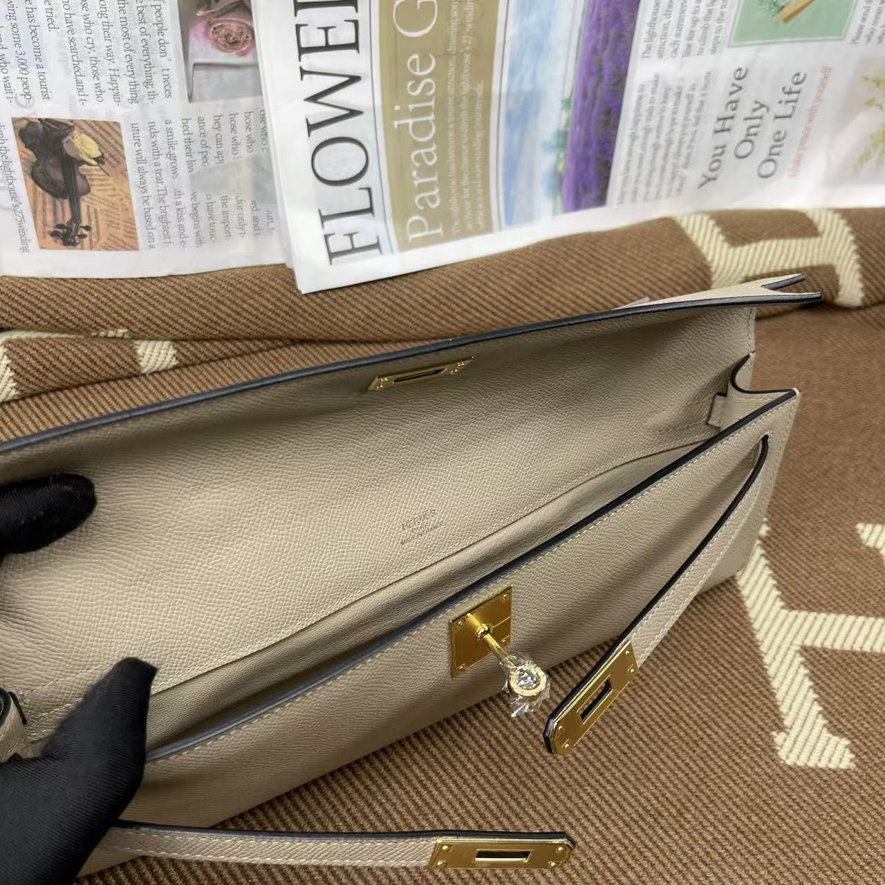 HM Kelly Cut 31 Crimson Beige Epsom Leather Gold Hardware
