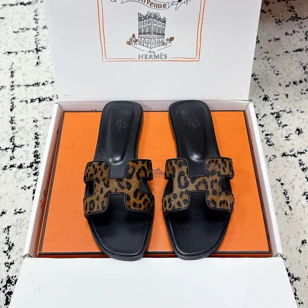 HM 26ss Oran Sandals Brown Black Sheepskin 617219