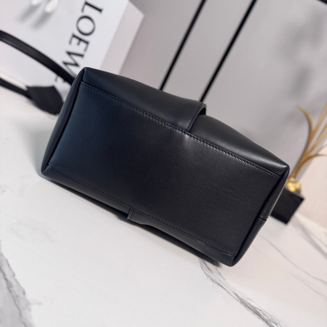 Loewe Medium Bilbao Bucket Black Smooth Calfskin 289316