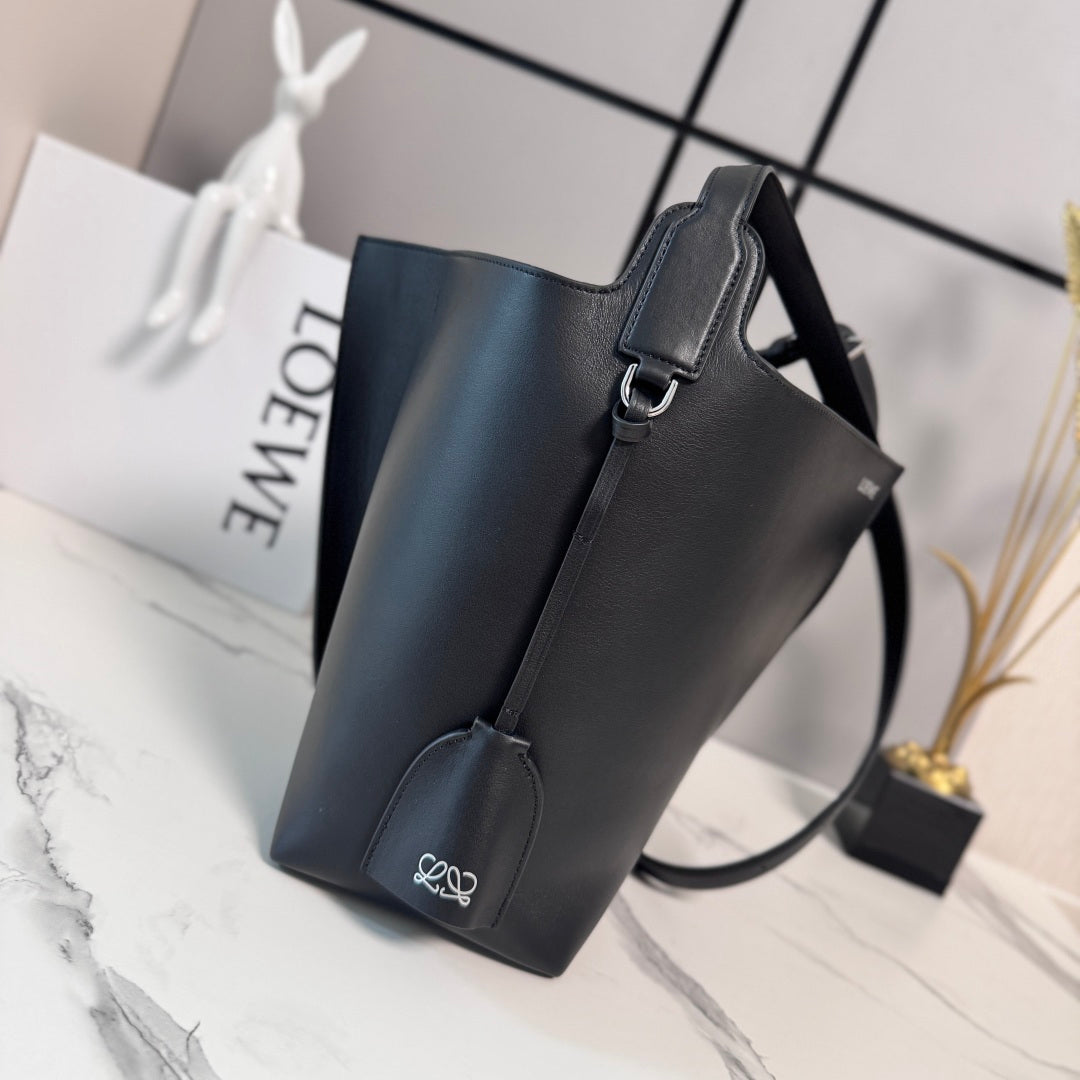 Loewe Medium Bilbao Bucket Black Smooth Calfskin 289316