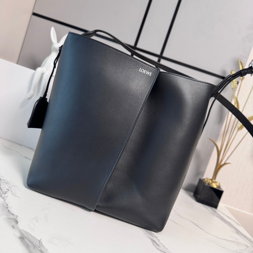 Loewe Large Bilbao Bucket Black Smooth Calfskin 289322