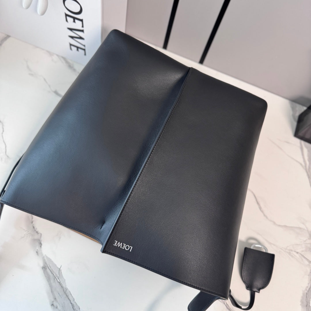 Loewe Large Bilbao Bucket Black Smooth Calfskin 289322