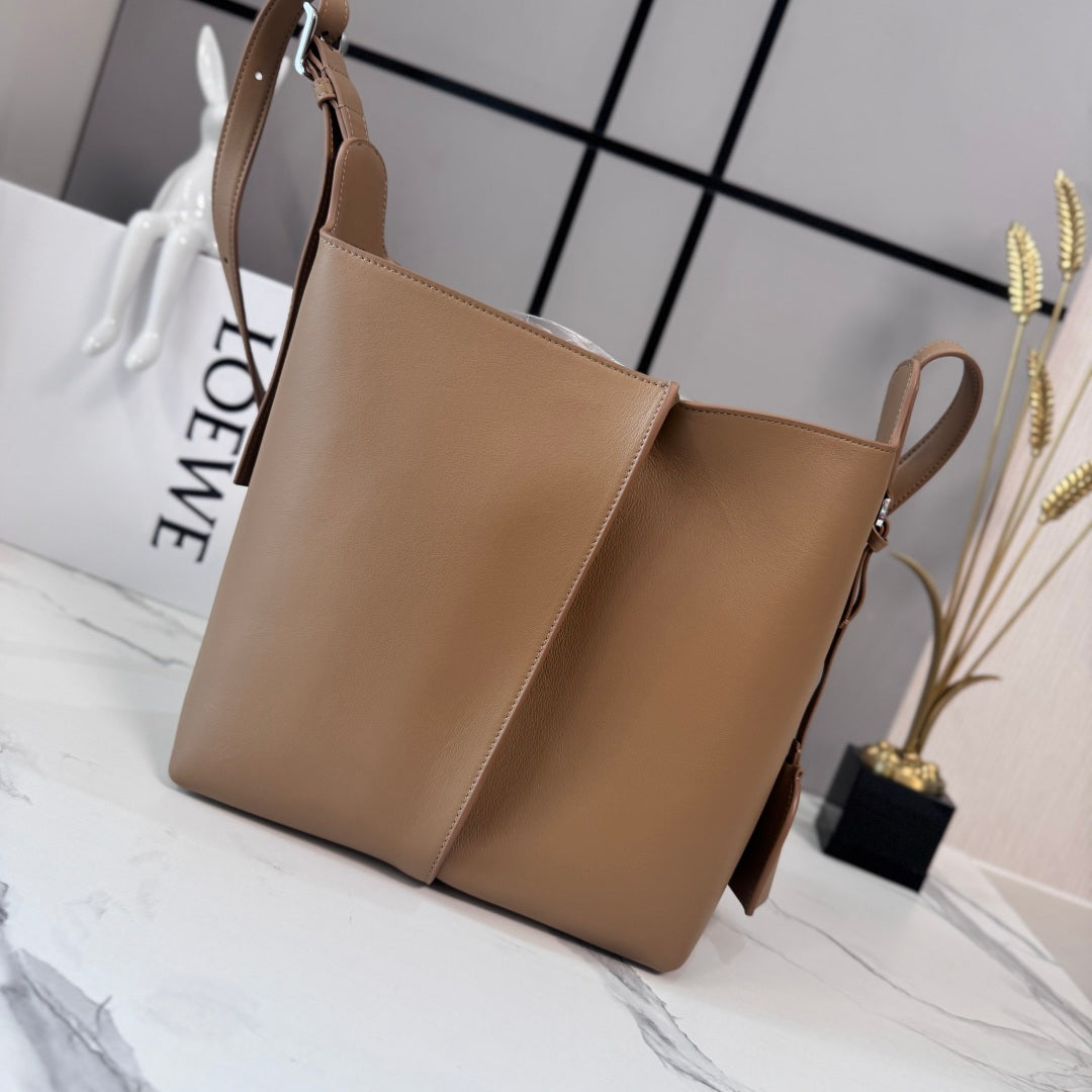 Loewe Large Bilbao Bucket Brown Smooth Calfskin 289322
