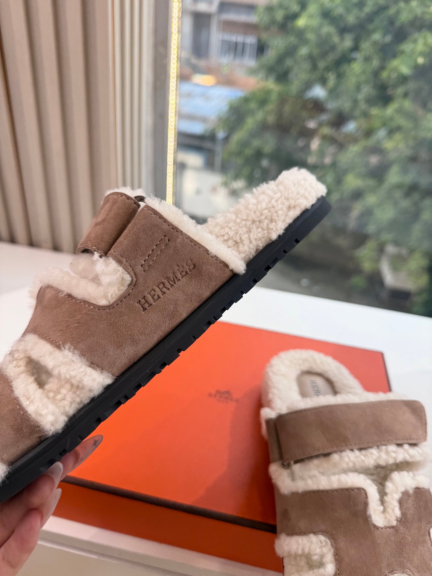 HM Chypre Sandals Light Taupe Shearling Suede 967712