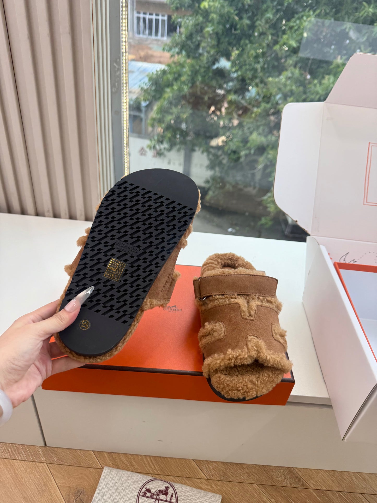 HM Chypre Sandals Gold Brown Shearling Suede 967720