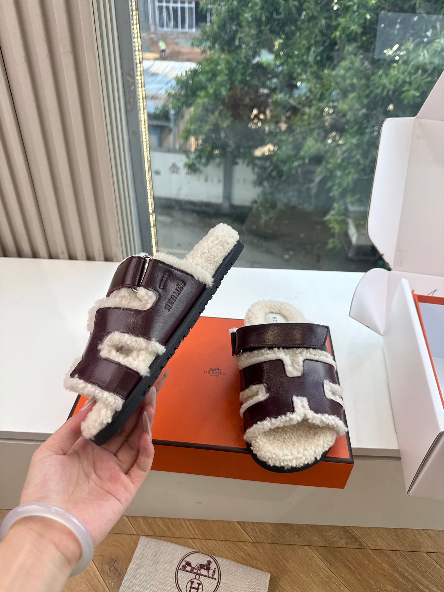 HM Chypre Sandals Ebony Brown Shearling Leather 967724