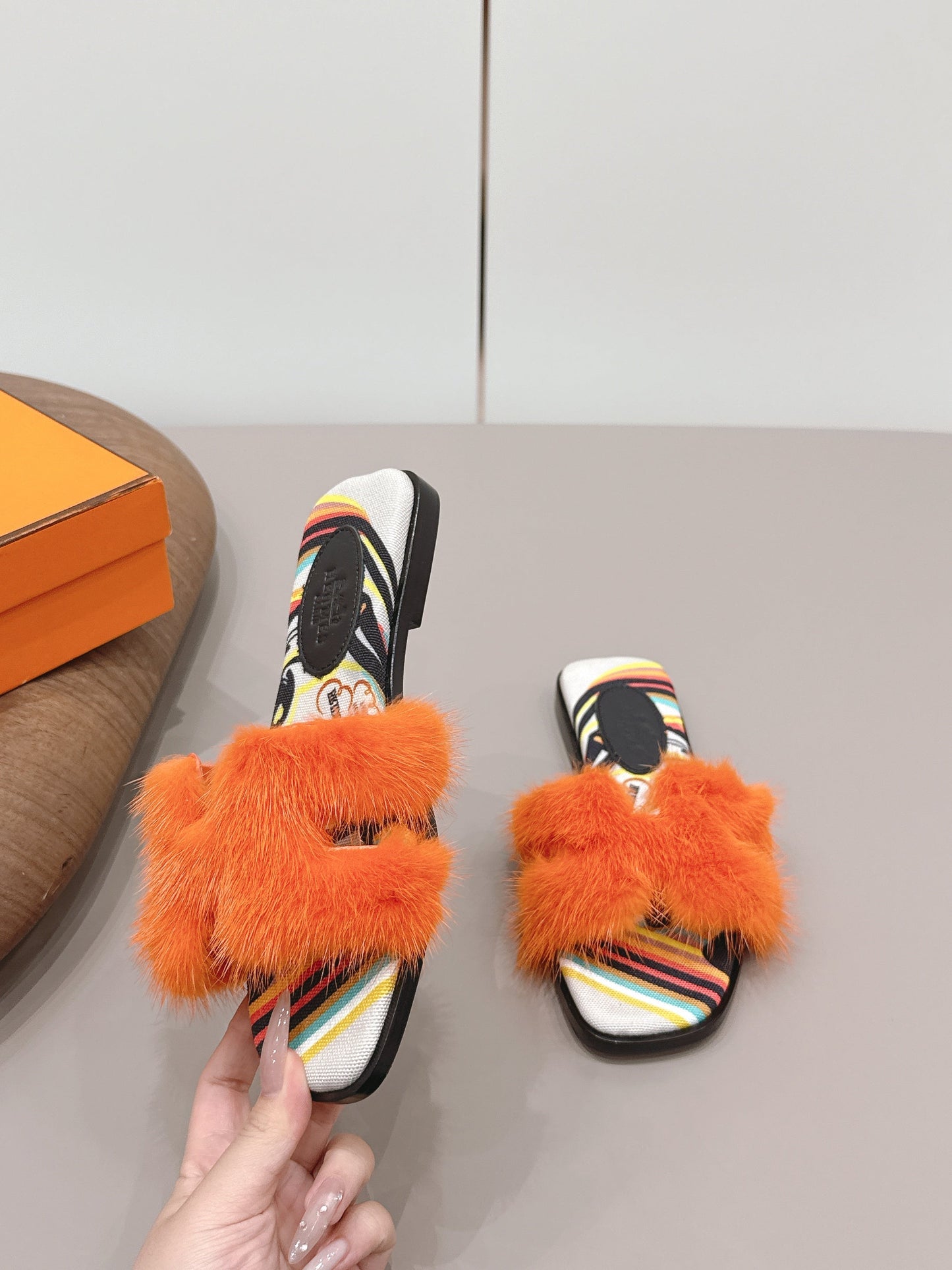 HM 25 Oran Orange Colorful Fur Canvas 738410