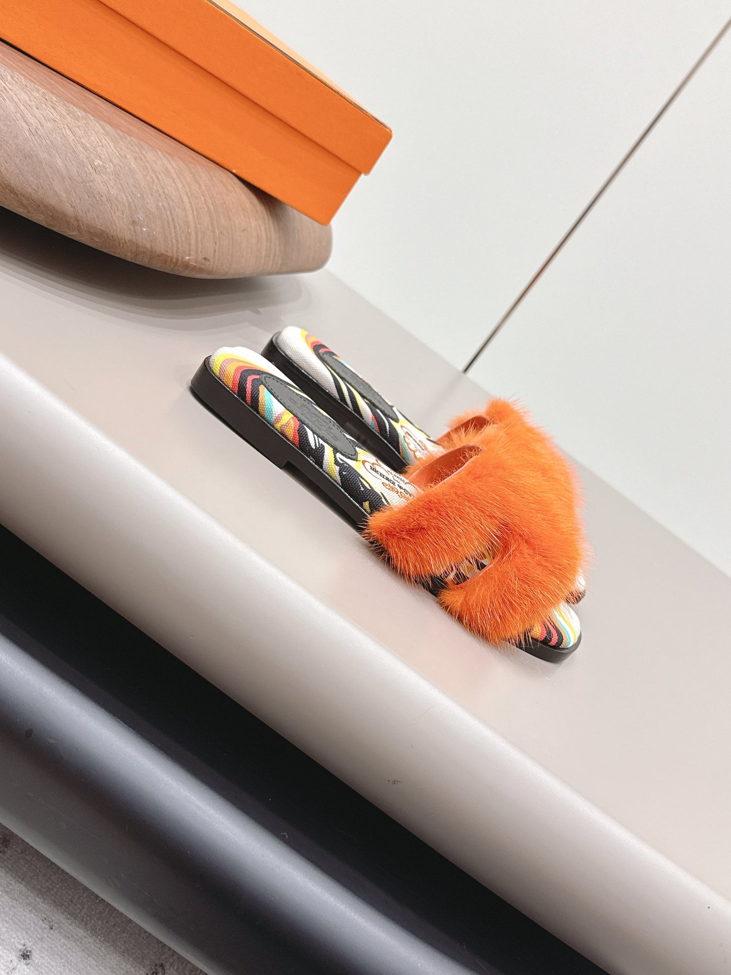 HM 25 Oran Orange Colorful Fur Canvas 738410