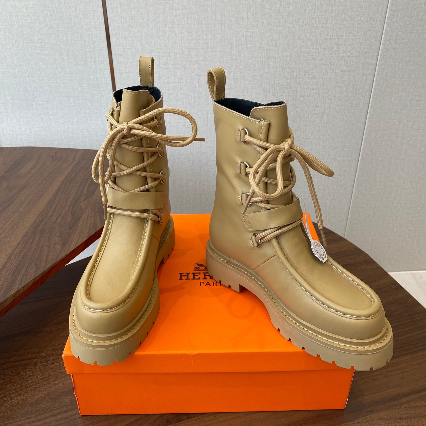 HM 25s Classic Boots Beige Cowhide 422587