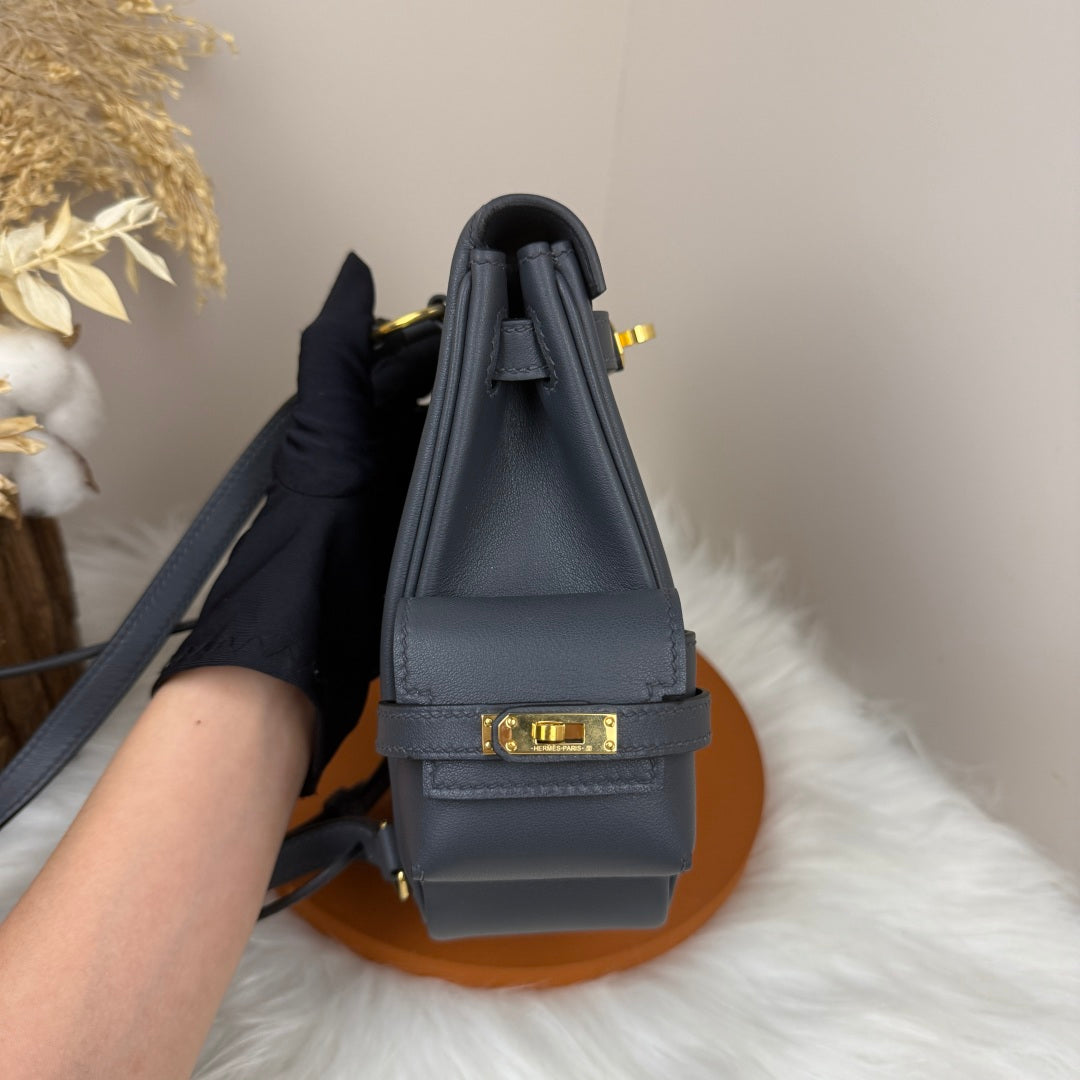 HM Kelly Jump Backpack Black Cowhide Gold Hardware 270044