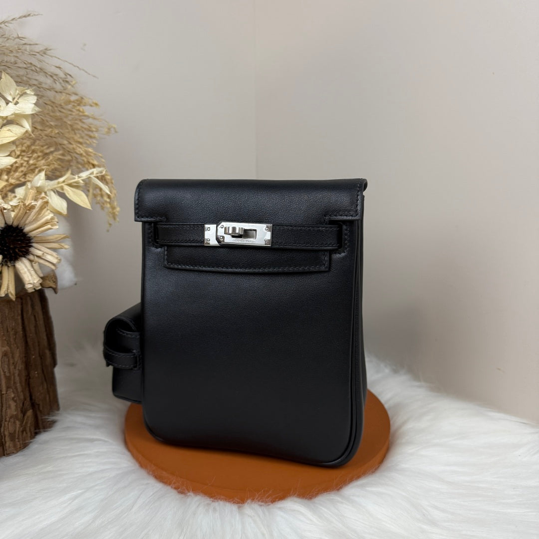 HM Kelly Jump Backpack Black Cowhide Sliver Hardware 270046