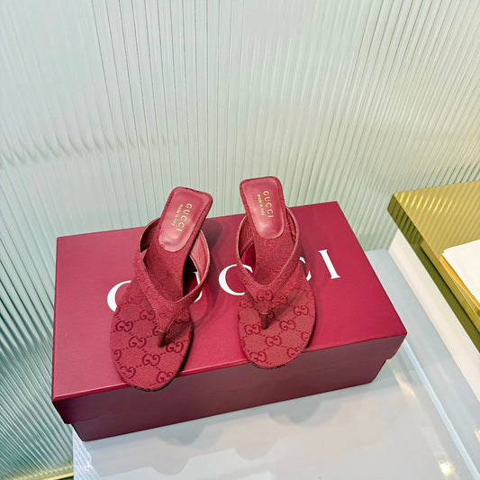 GG Vittoria Thong Sandals Red Canvas 714871