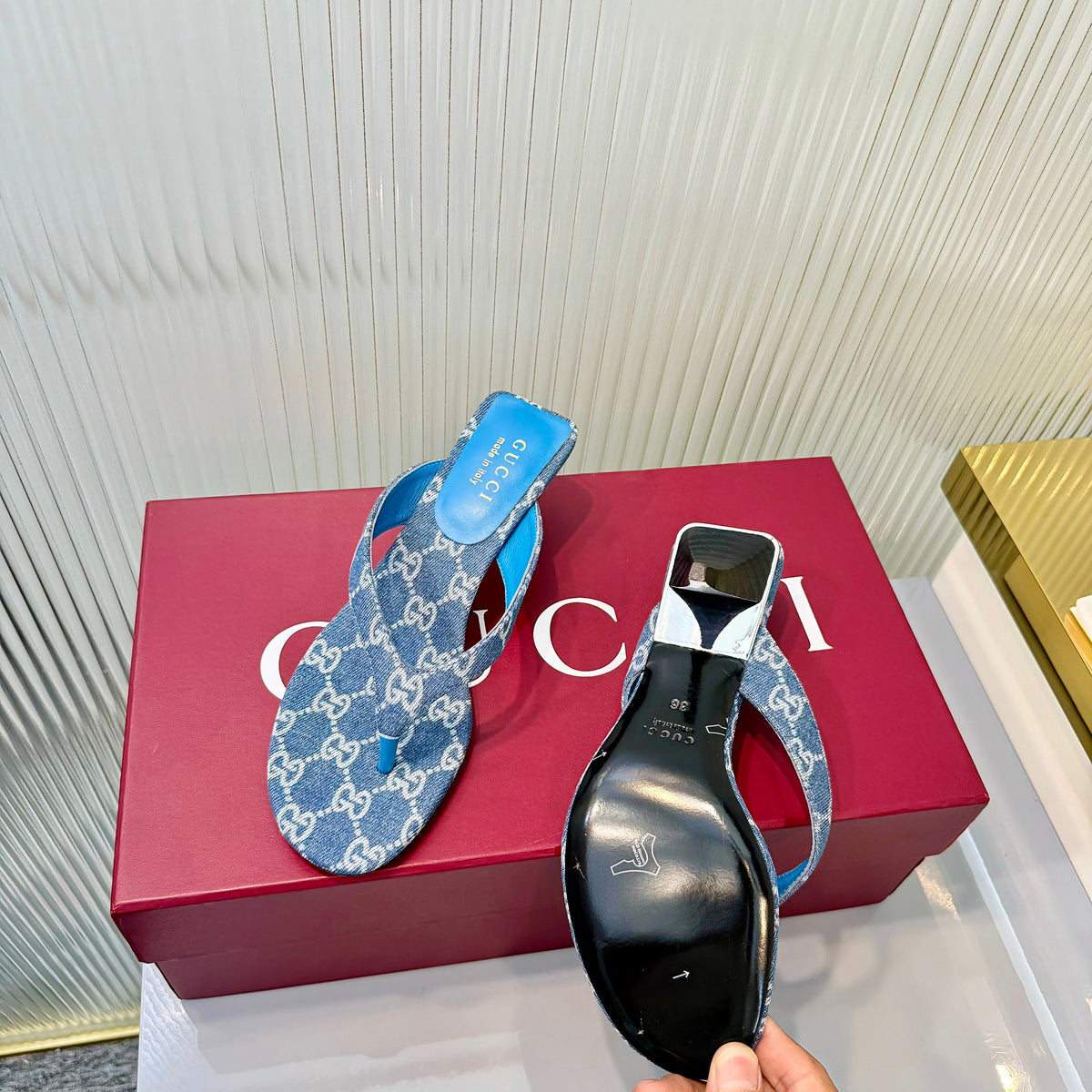 GG Vittoria Thong Sandals Blue Canvas 714873